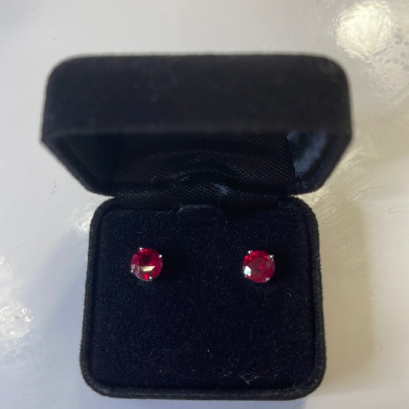 Garnet studs - Picture 2 of 4